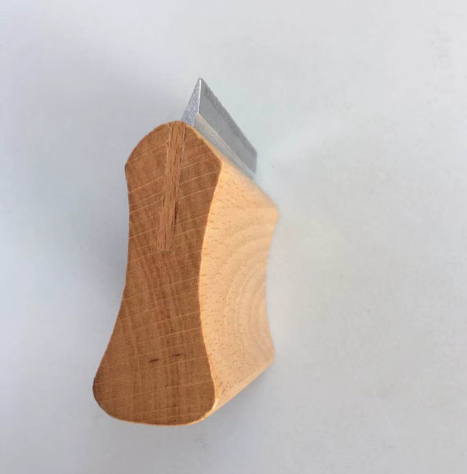 Ergonomic hand grip profile
